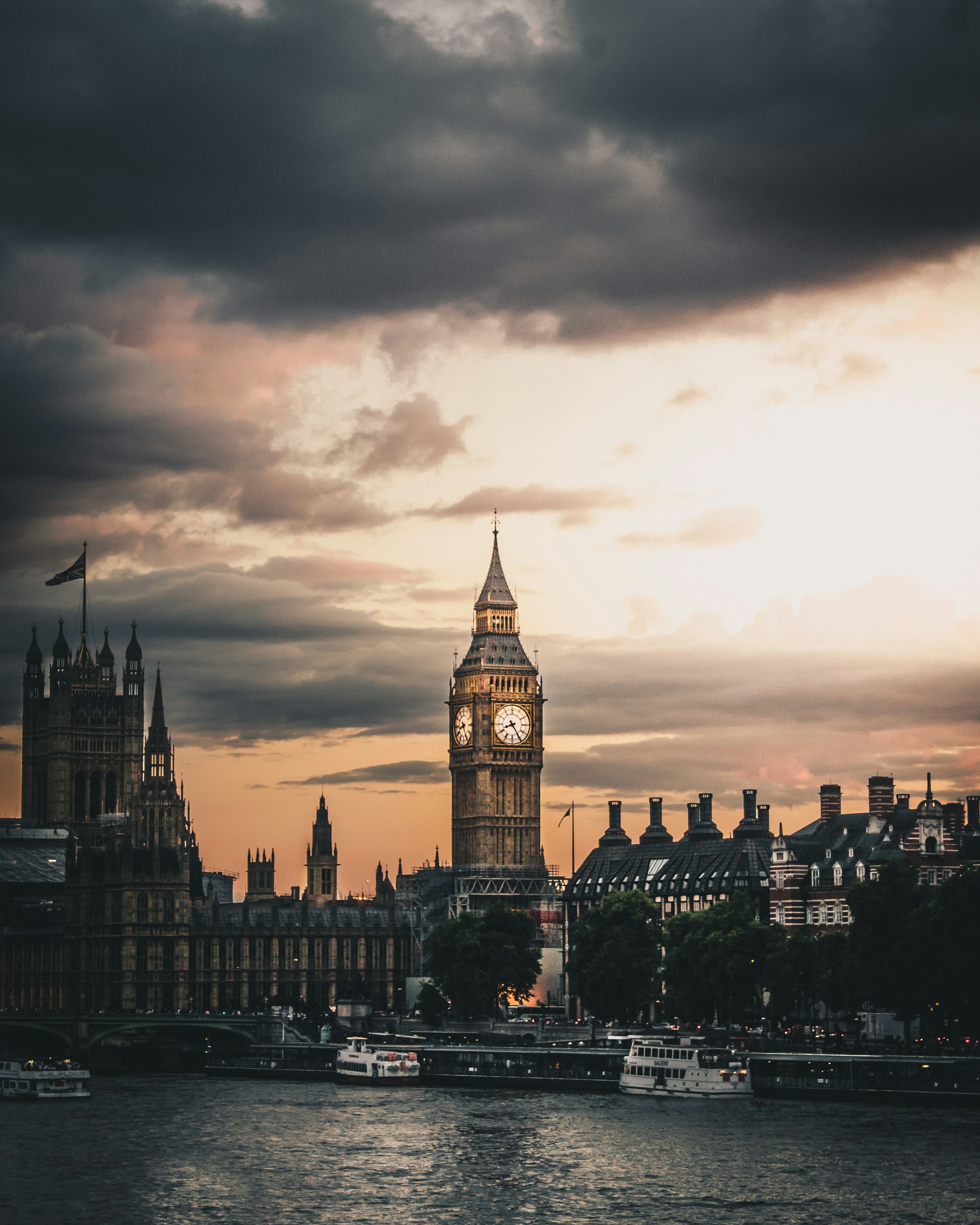 A photo of Big Ben and the houses of Parliament